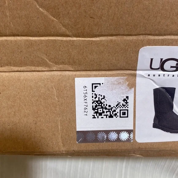 UGG- Brand New- Australia Classic Short. Color: Black 5825 BOOTS- Womens 9 - Picture 14 of 17